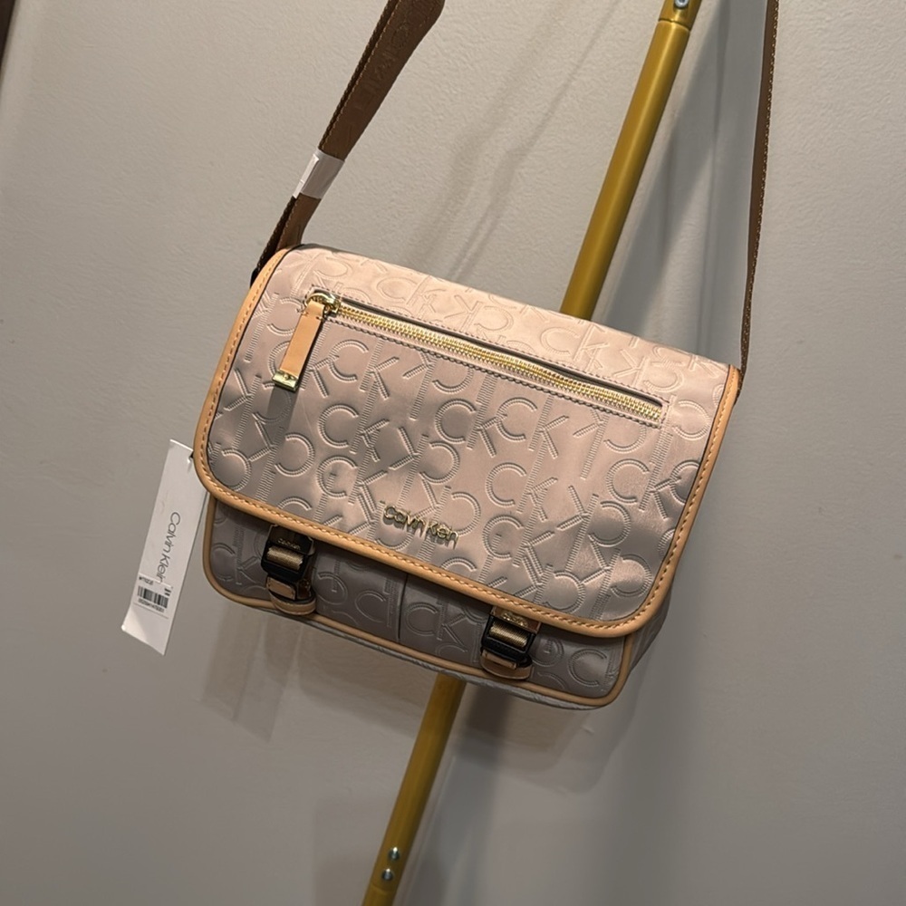 Calvin Klein Embossed Crossbody Bag NWT - Picture 4 of 16